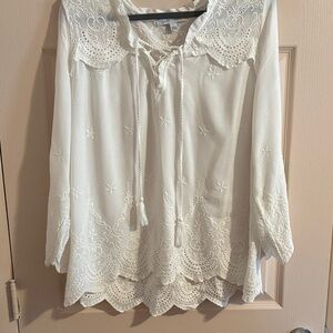 Elegant Lace-Trimmed Women's Blouse in very good condition